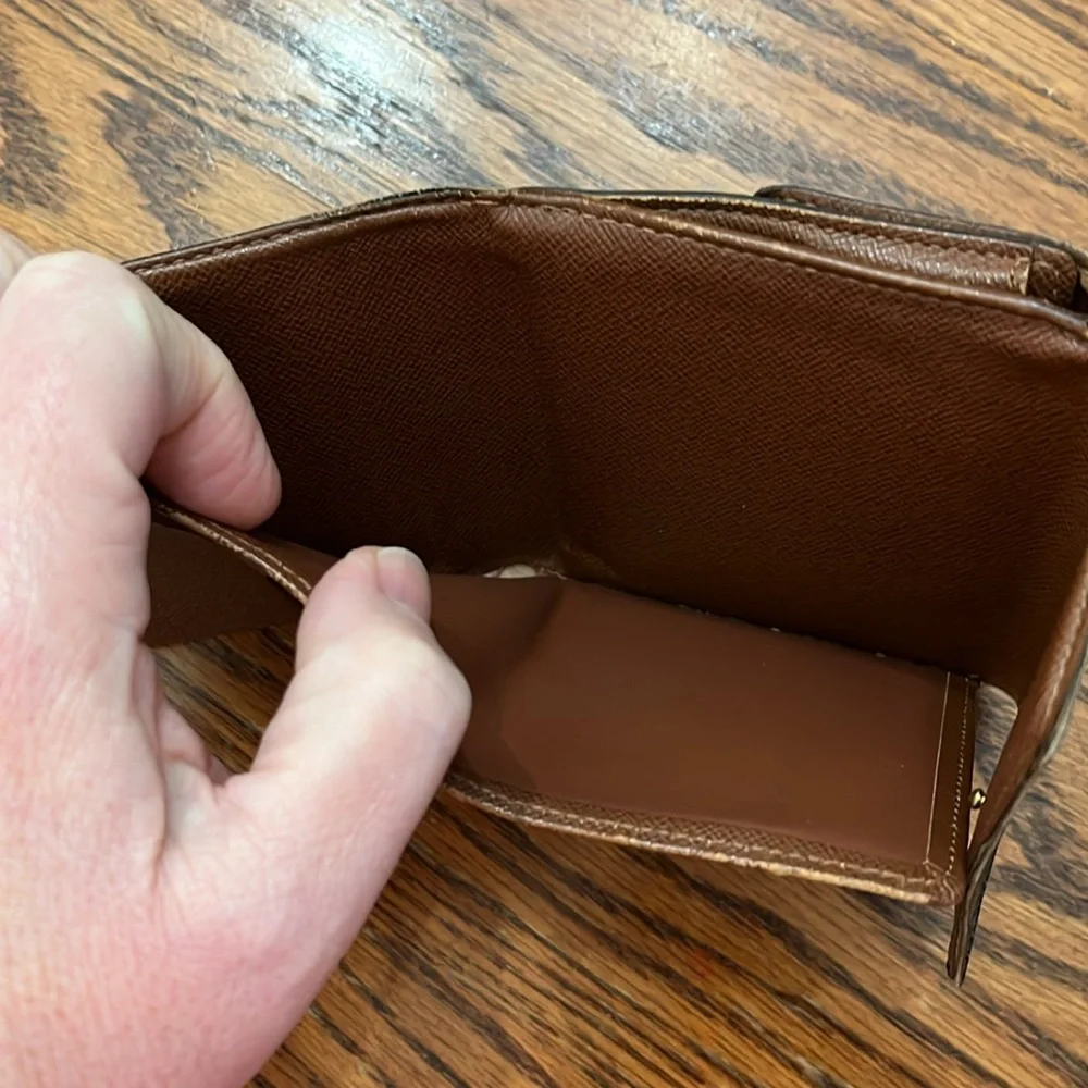 Louis Vuitton Wallet - Picture 5 of 9